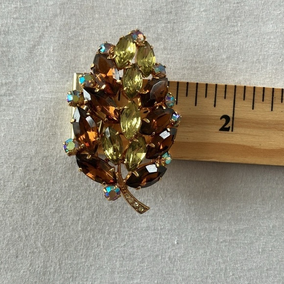 Mid-Century Topaz Jonquil Rhinestone Leaf Brooch 1960s Vintage Jewelry - Picture 16 of 17